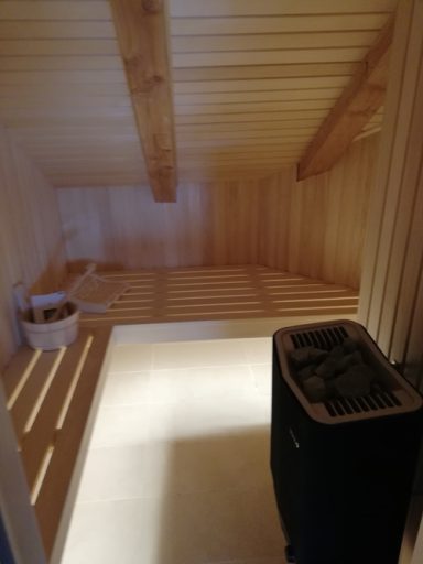 Sauna sur mesure sous pente, Atelier du Sauna
